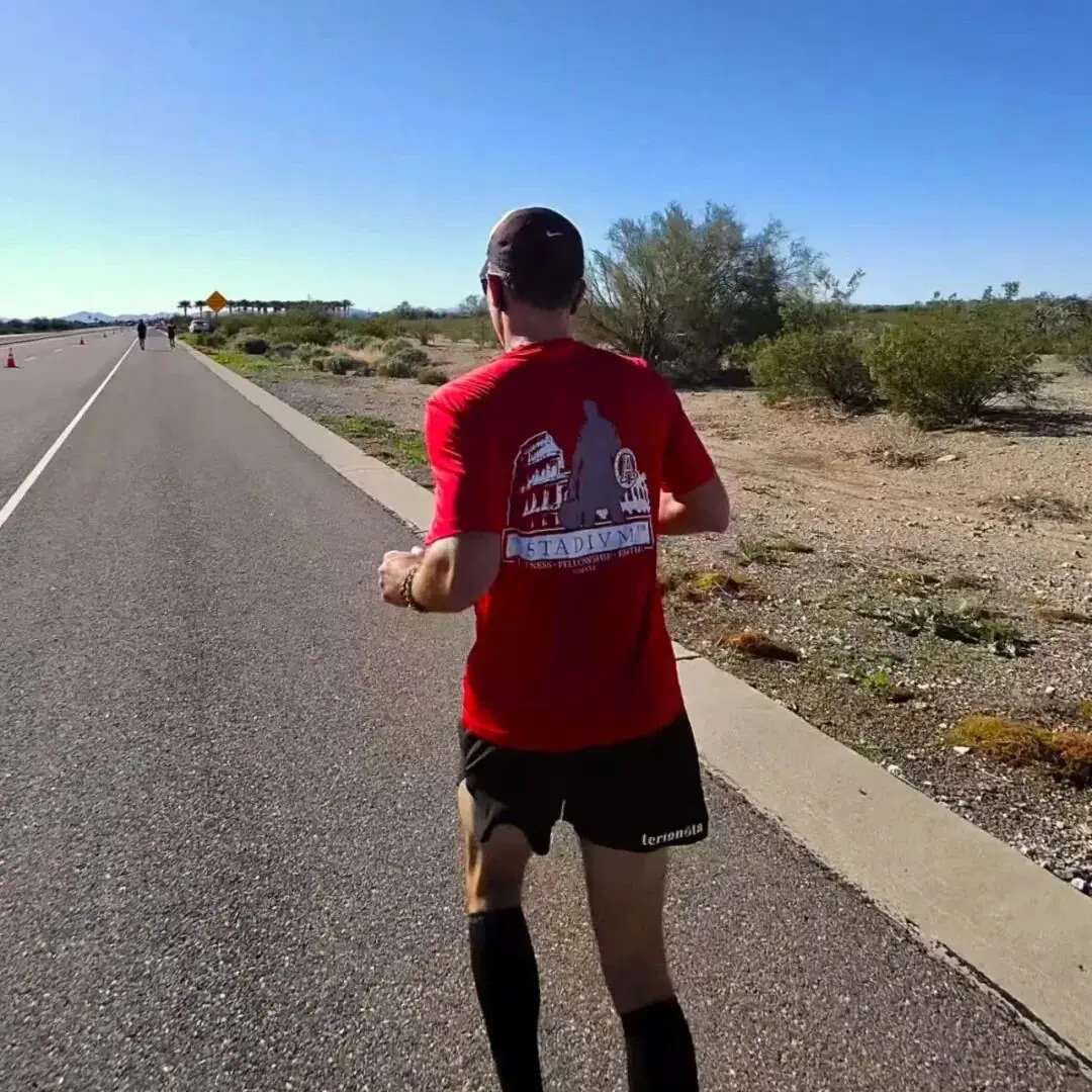 Saguaros lining the edge of the course