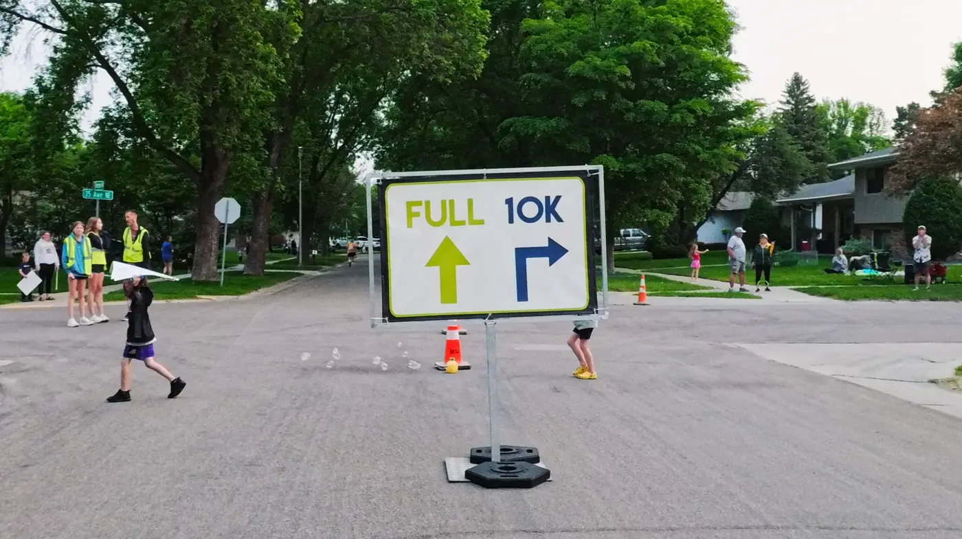 Full, 10K, and half split signs