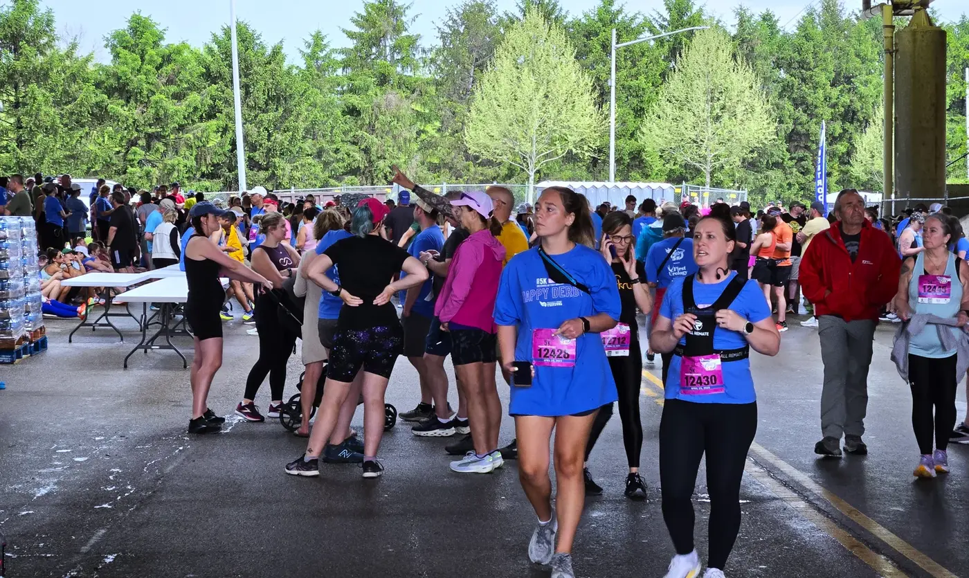 Friday 5K runners gathering in Iroquois Park