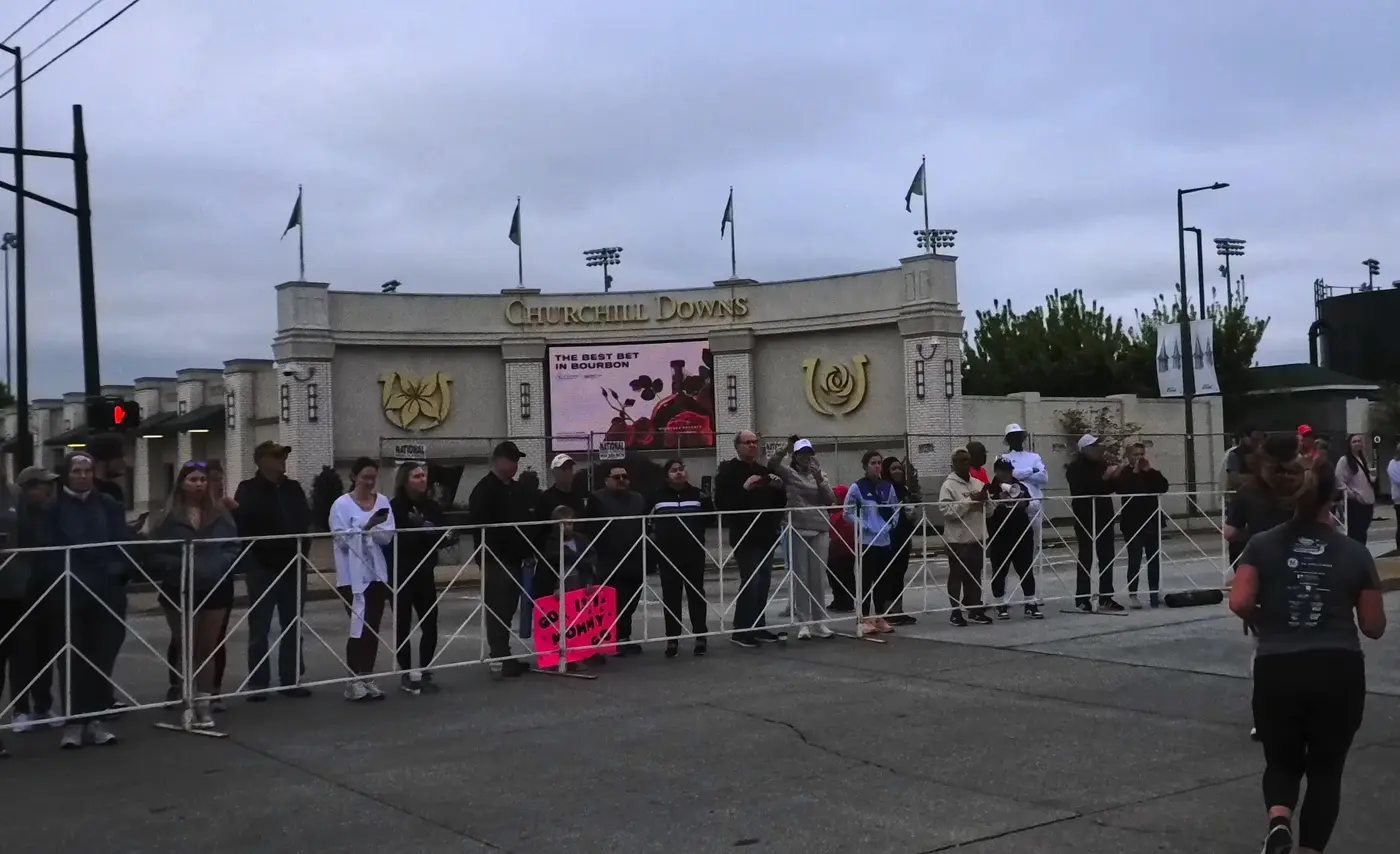 Churchill Downs crowd behind the fence