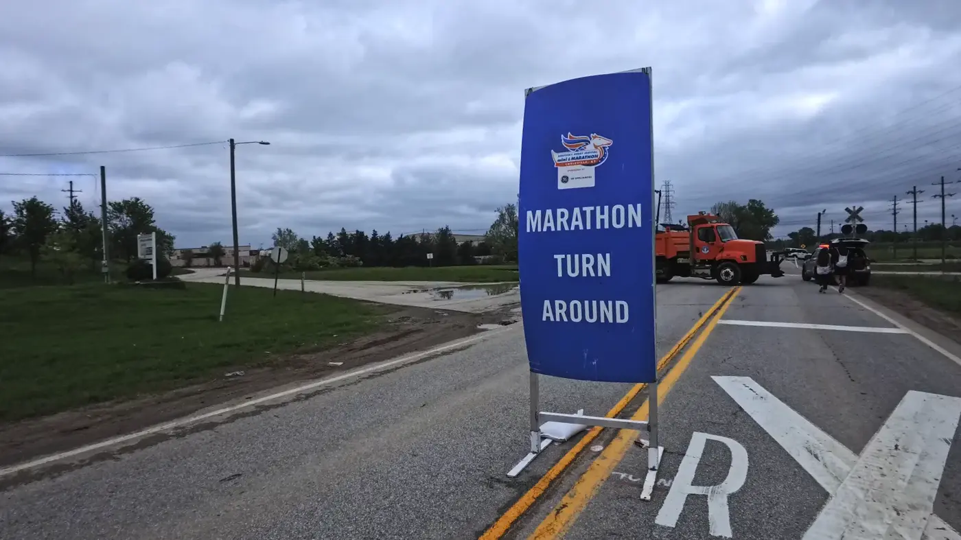 Marathon turn-around sign near the airport