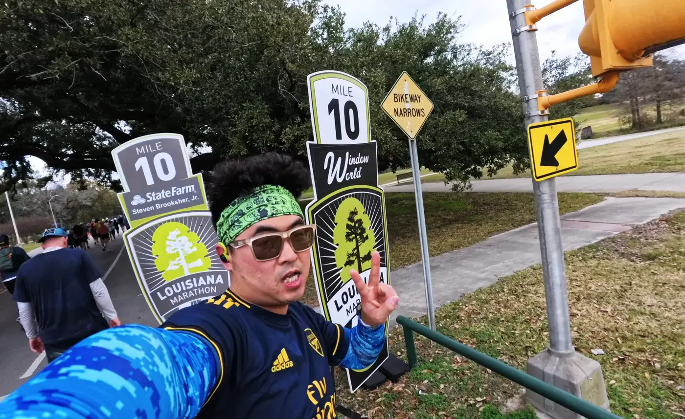 Mile 10 selfie at the course signs