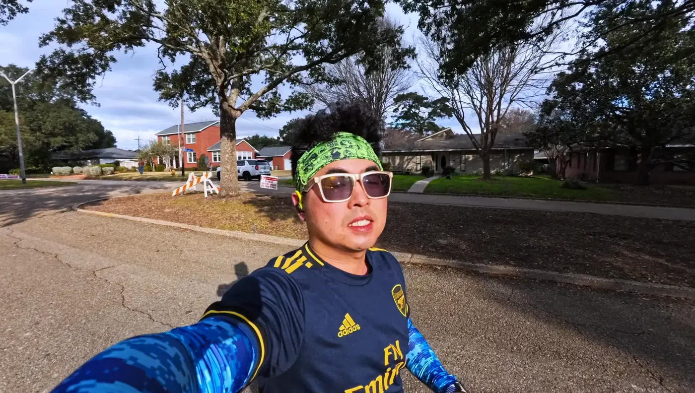 Solo selfie in the Emirates shirt