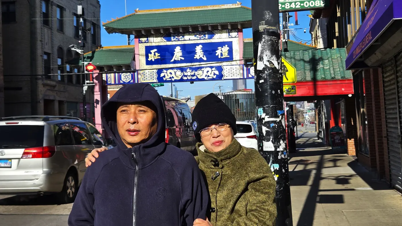 street photo in Chicago Chinatown