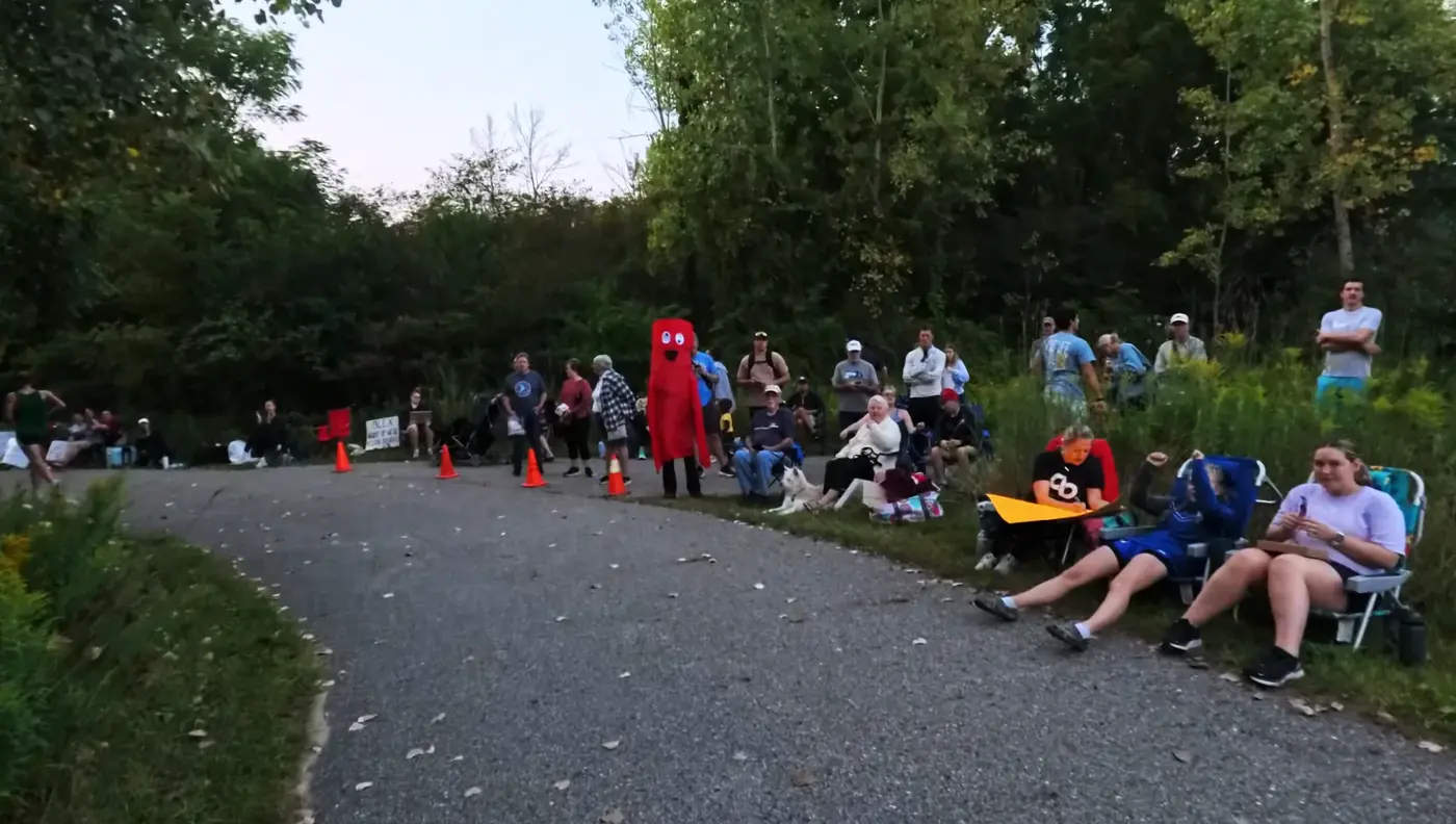 Spectators at the bend