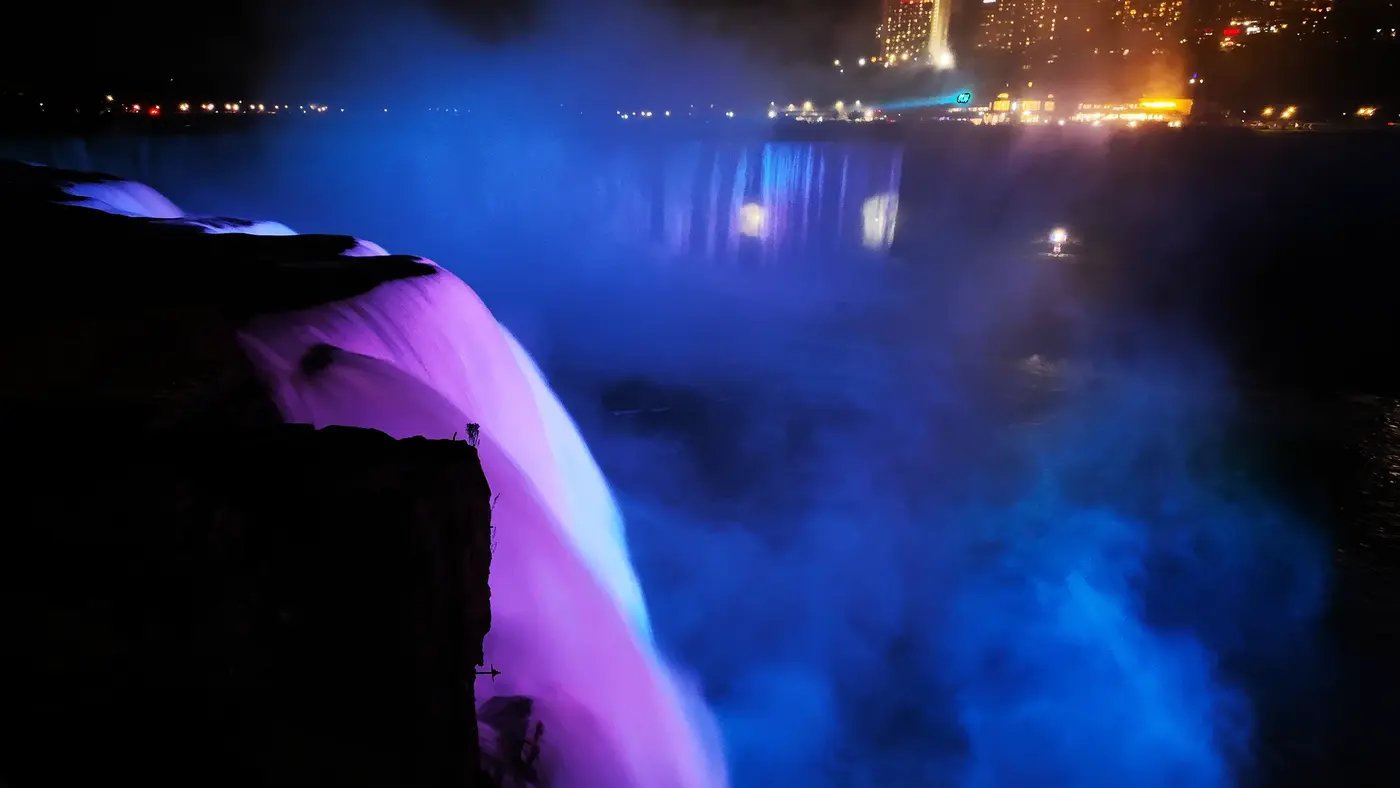 Purple light and heavy mist over Horseshoe