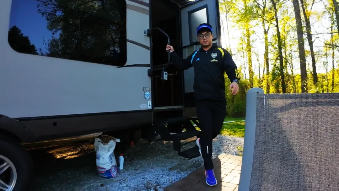 RV Airbnb @Hover