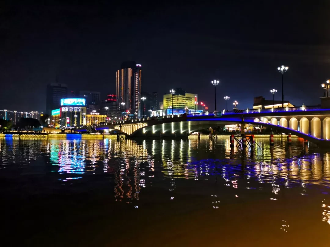 Night view of the Old Bund by